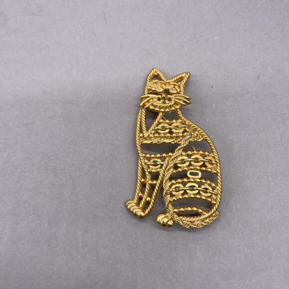 JC Joseph CLeary Cat Gold Tone Filagree Brooch - Picture 2 of 4